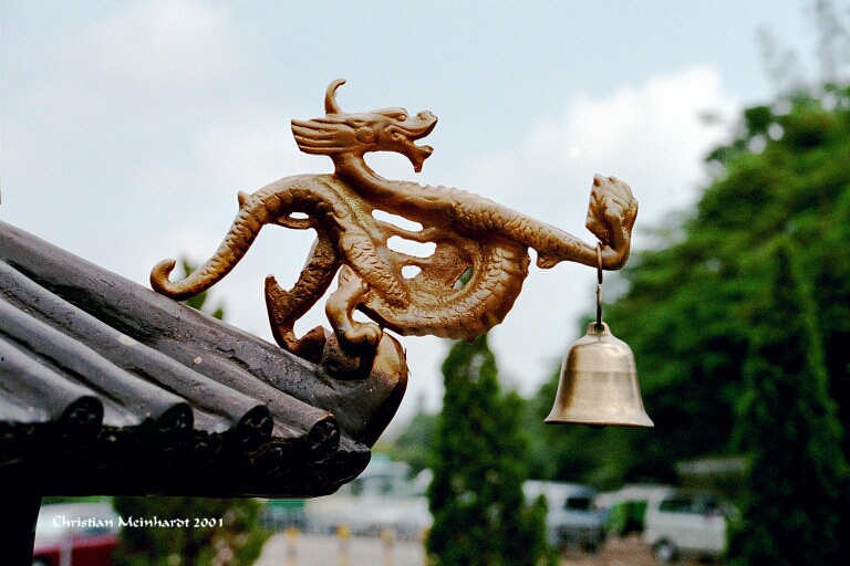 Drache mit Glocke